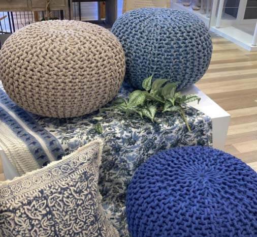 Knitted-Poufs